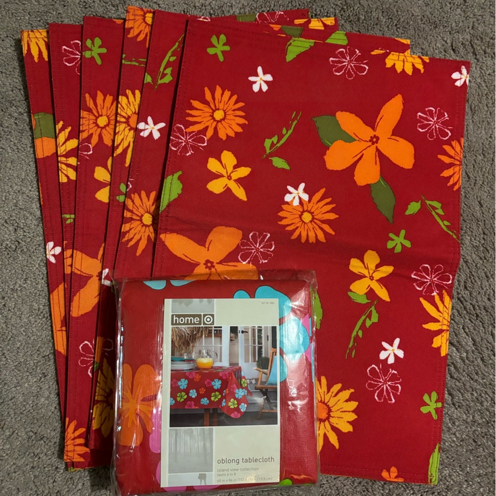 Plastic lined tablecloth with six place mats